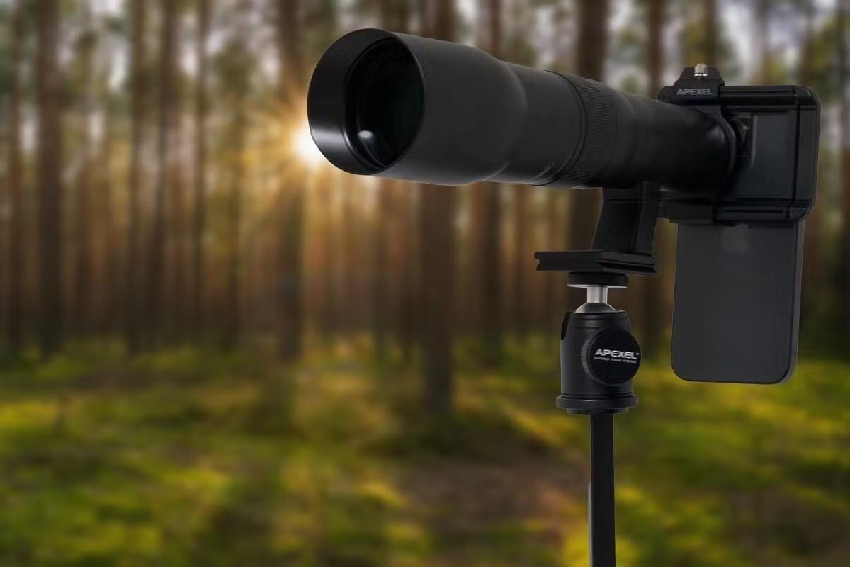 スマホに付けるだけで、月がこんなに近くなるなんて。「APL-50X」の