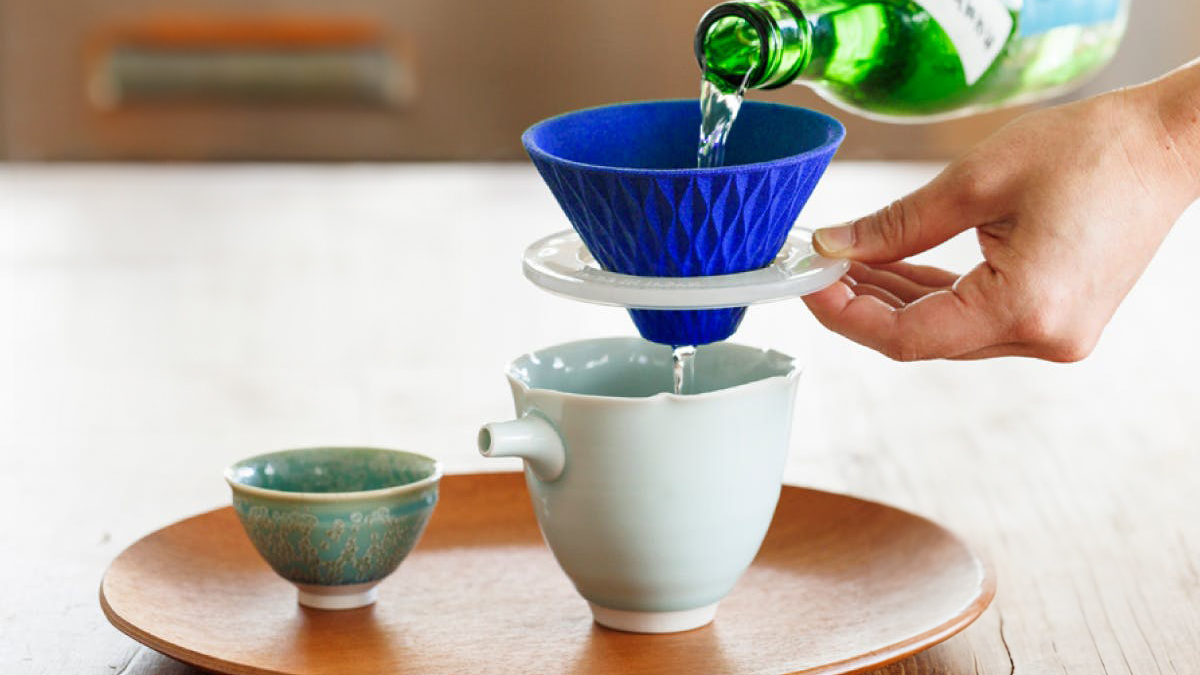 お酒の新しい体験として“ろ過”はいかが？ まろやかに味変できる伝統