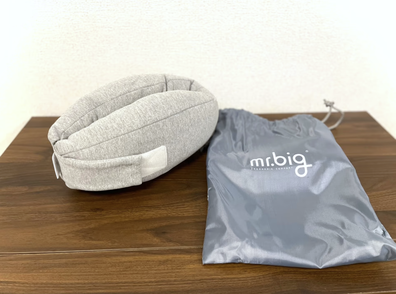 首をがっちり支えるから。機内や車での仮眠を劇的に快適にして