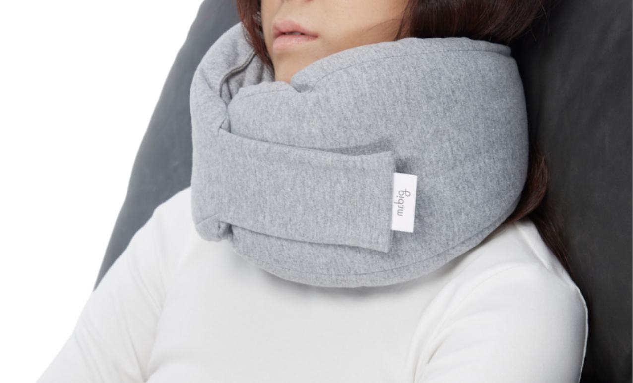 両手で首を優しく包み込まれているような感覚に。まるでオーダー