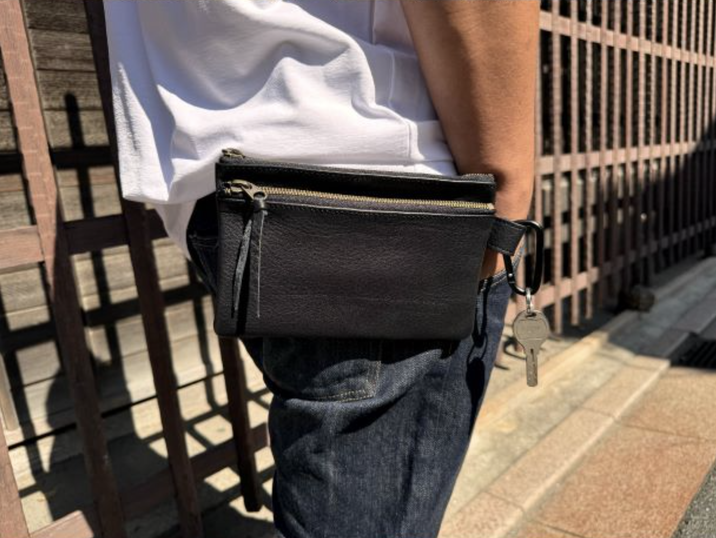手ぶら派のための本革ウエストポーチ。スマホ・財布・カードがすっきり
