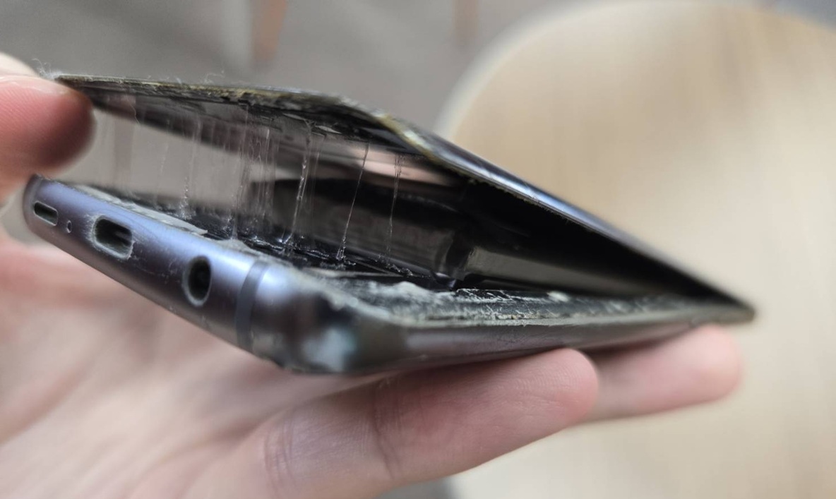 スマホ 膨張 処分