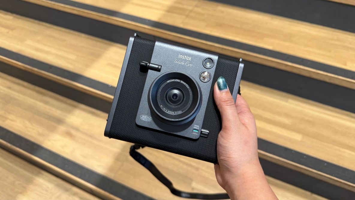 FUJI WIDE コンパクトフィルムカメラ 富士フイルム、“チェキ”最上位モデル「instax WIDE Evo」発表 2月発売