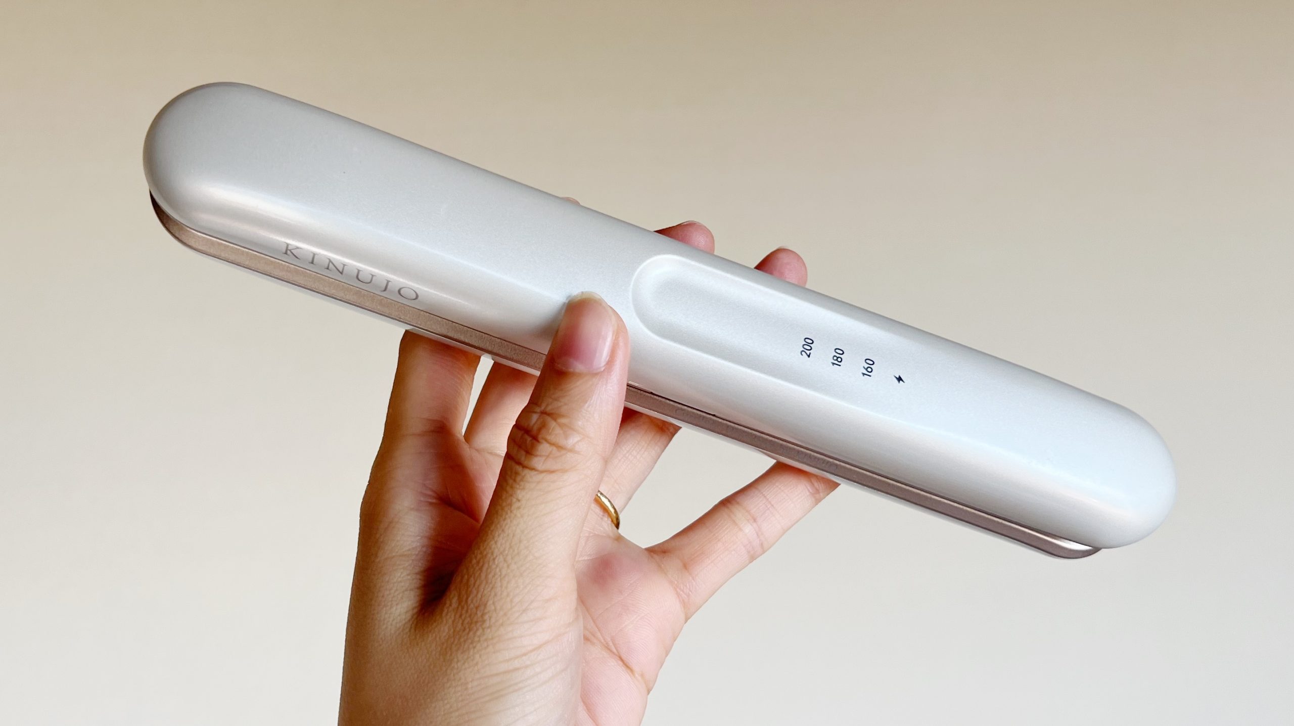 髪ツヤコードレスヘアーアイロン(湿気の時の癖毛，好きな髪型に！