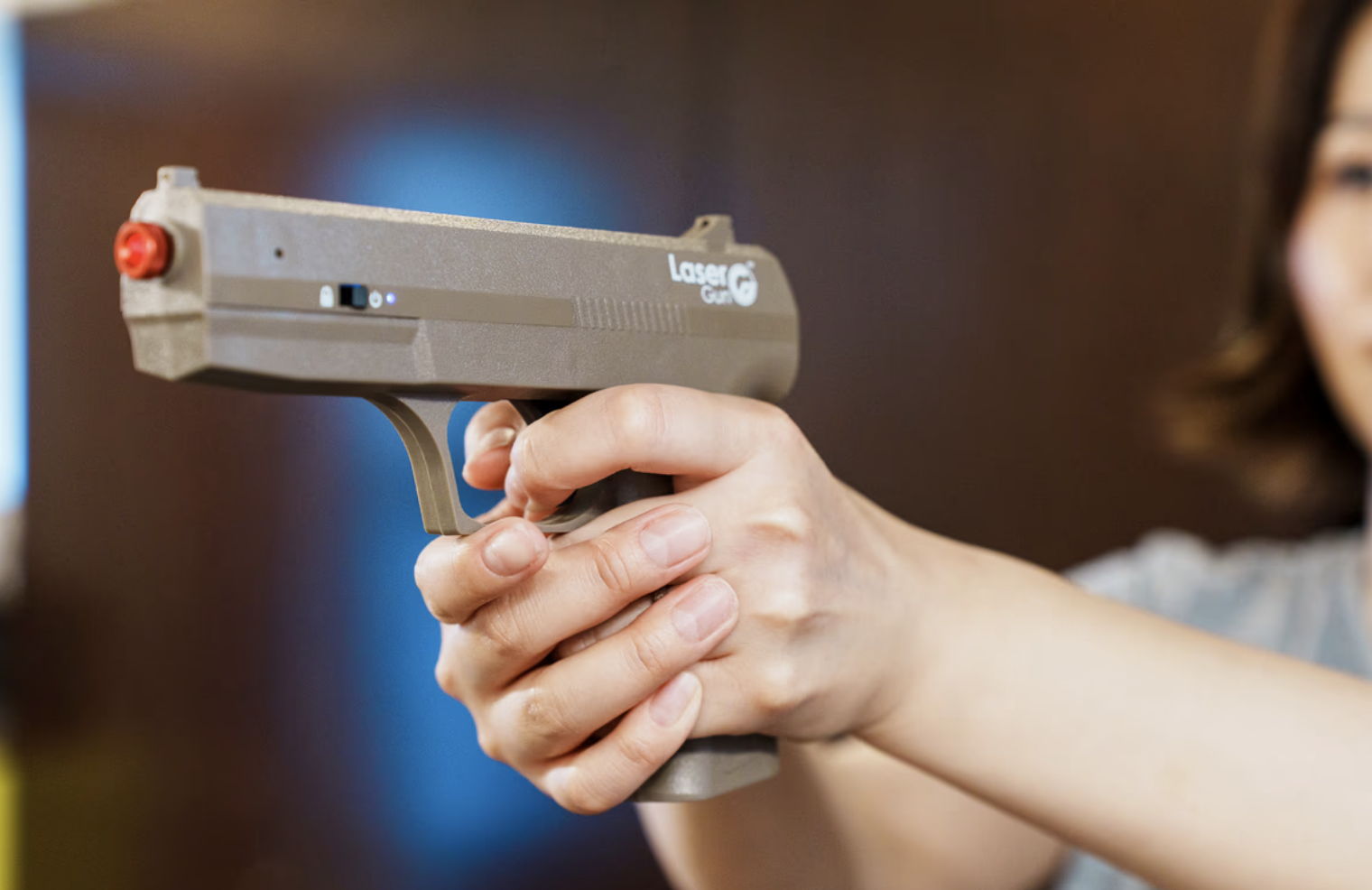 自宅で楽しめる本格レーザーガンのシューティングゲーム。気分はまるで