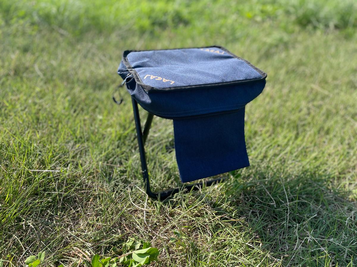 収納袋がふかふかクッションに。この発想、かしこい！気軽に持ち運べる