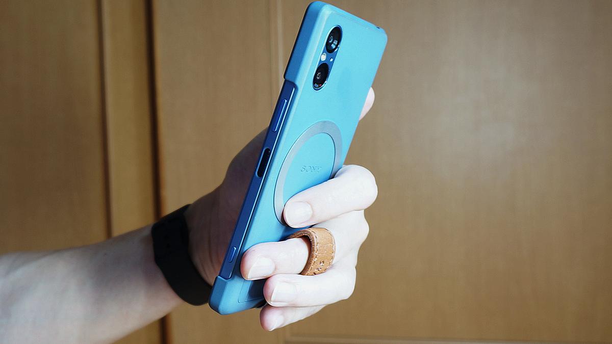 大画面スマホにしたけど、手が疲れる。そんな私がたどり着いた優しい