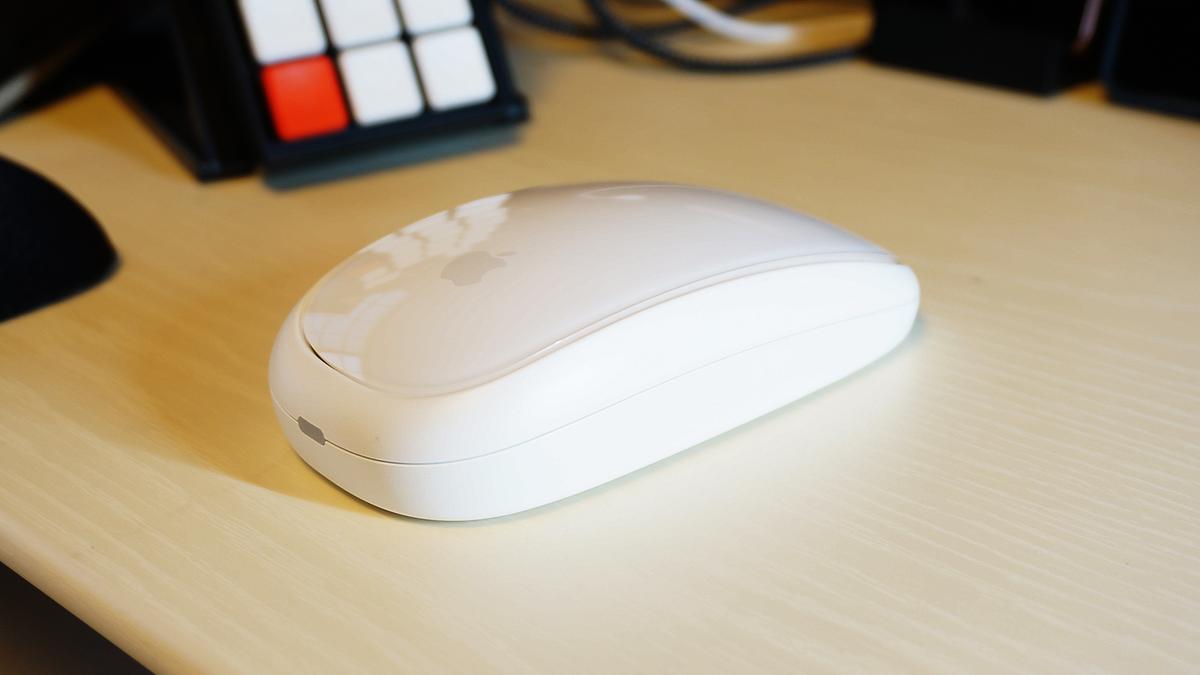 Magic Mouseの充電スタイル、変えてみない？ケーブルを探す手間が