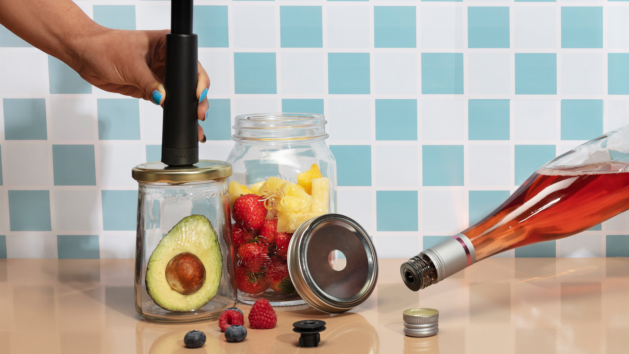 おしゃれな空き瓶、捨てるのもったいない。それなら真空保存容器に進化