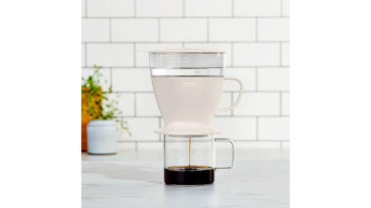 粉とお湯をこのコーヒーメーカーにセット。忙しい朝も極上の1杯が簡単