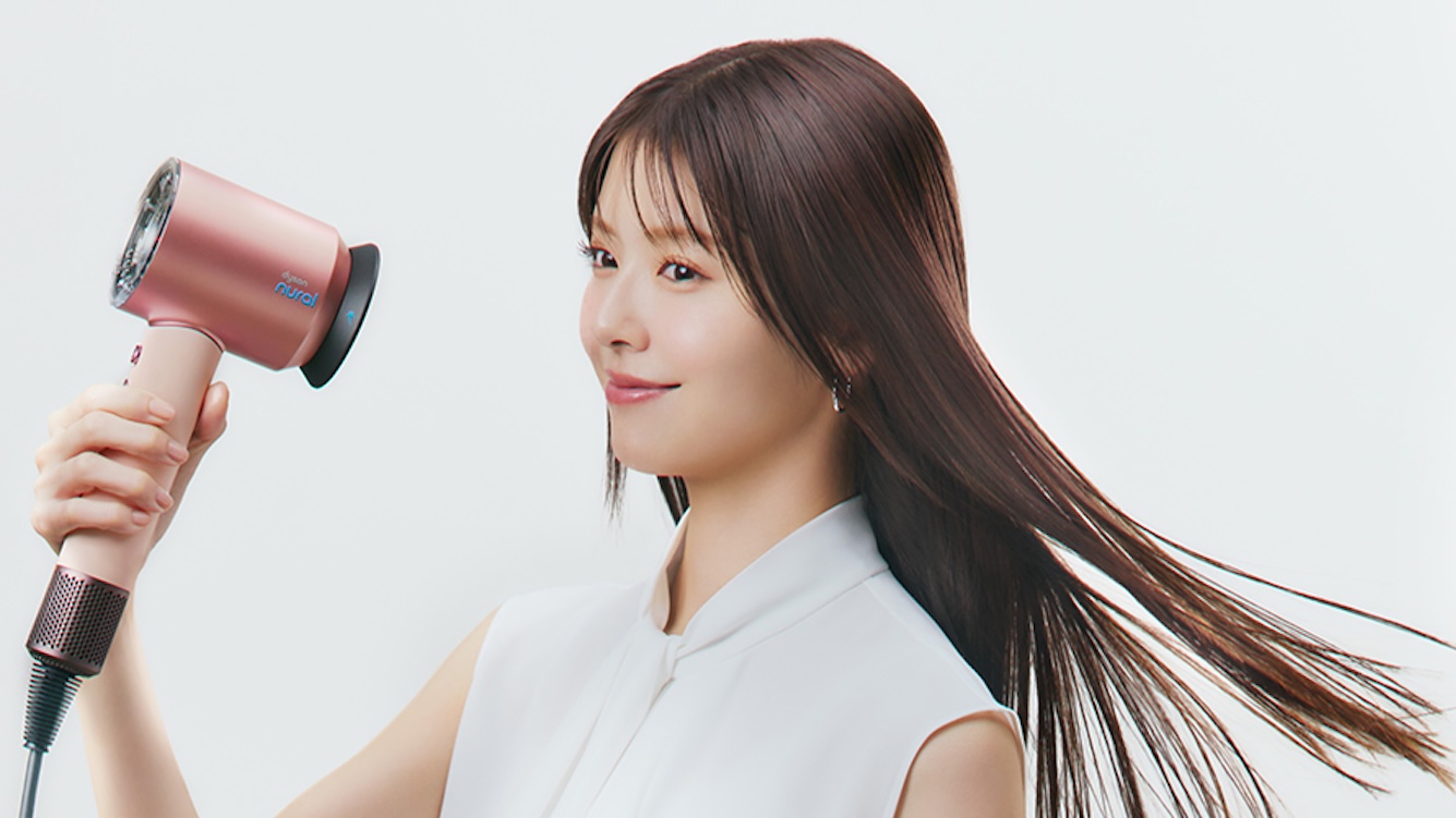 髪へのダメージを抑えたいならこれ一択。ダイソンの大風量ドライヤーが