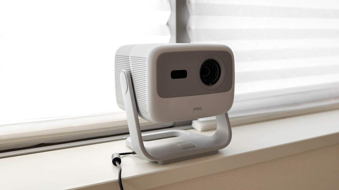 悩みに悩んでついに導入したのは、JMGOのプロジェクター。この