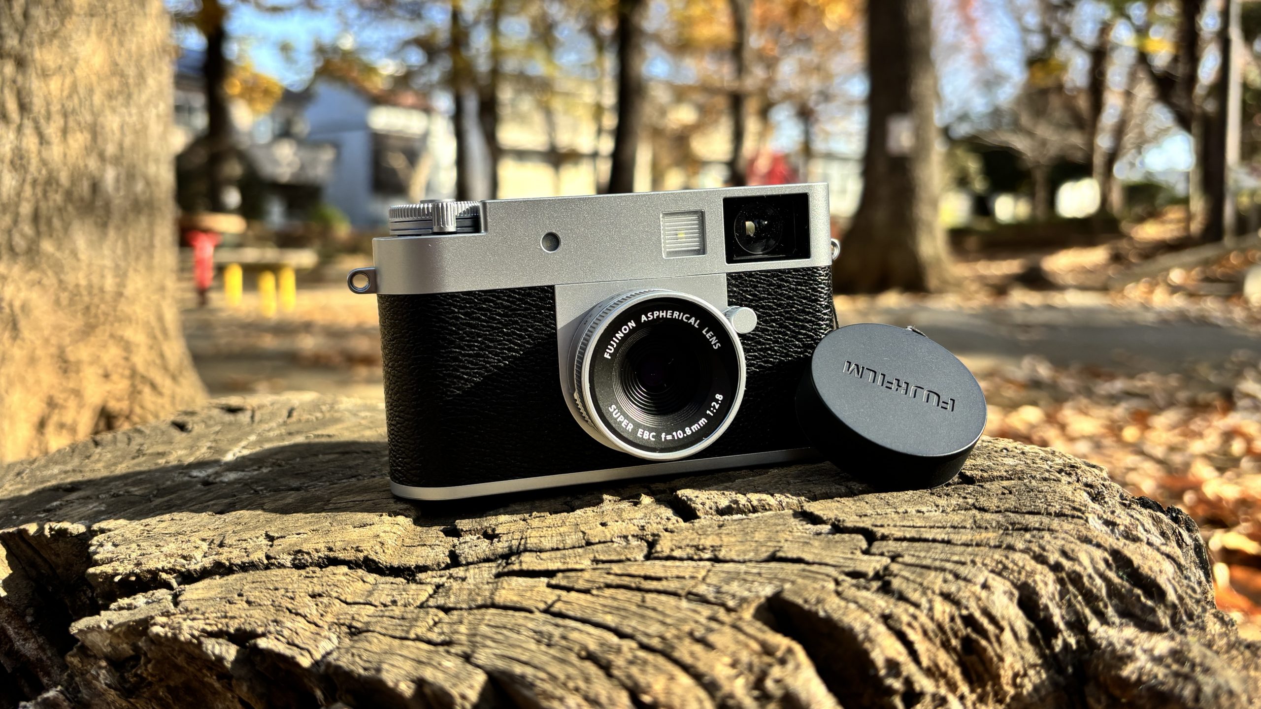 デジカメなのにフィルムの味わい。話題の富士フイルム「X half」と