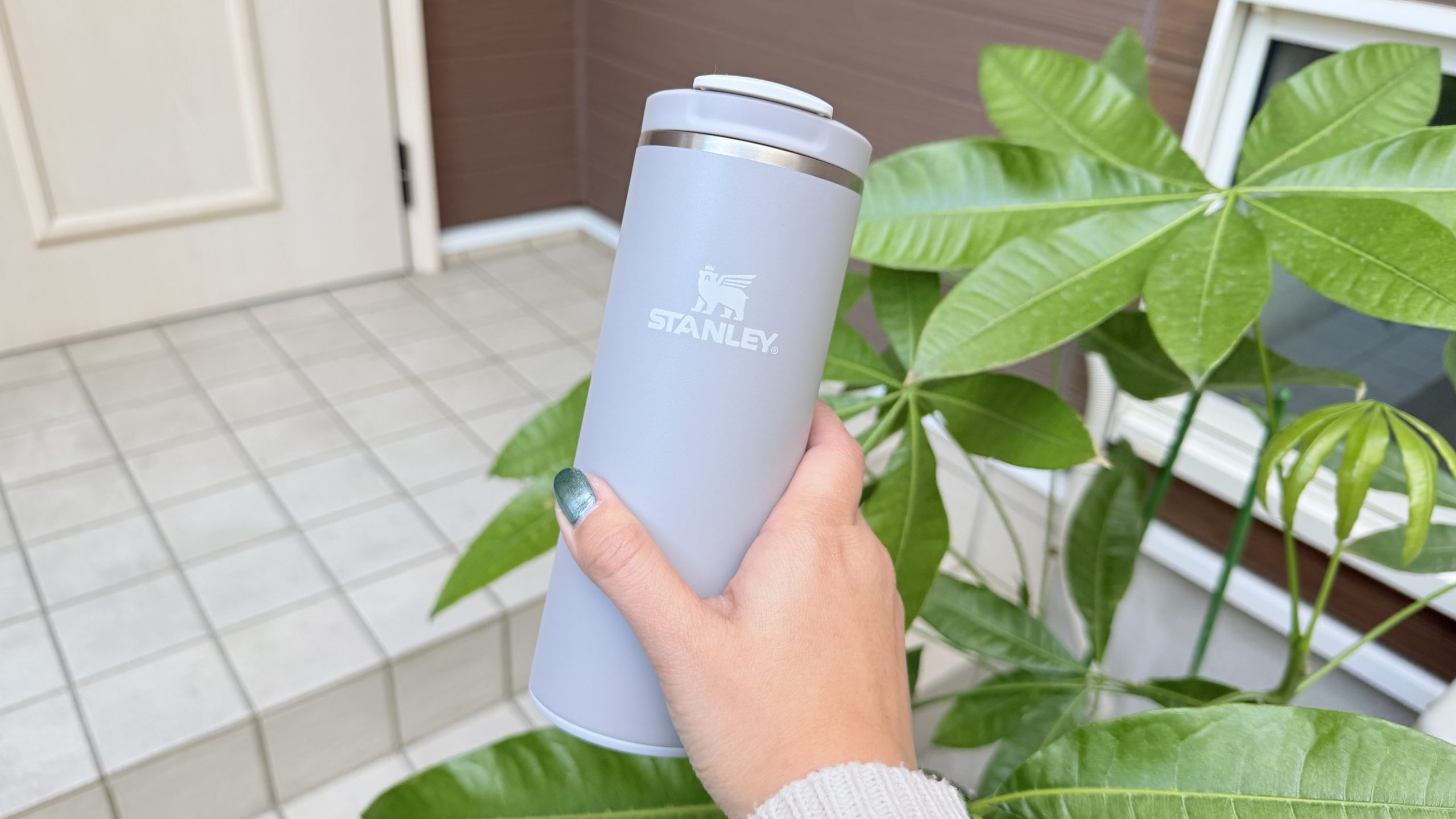 タンブラーと水筒の“いいとこ取り”。「スタンレー」のマグ水筒で、マイ 