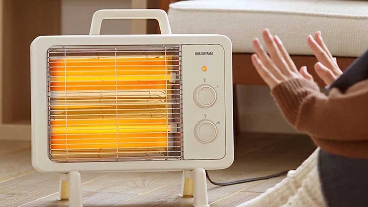 デスクワーク中の足元の冷えに。邪魔にならない「レトロヒーター」導入