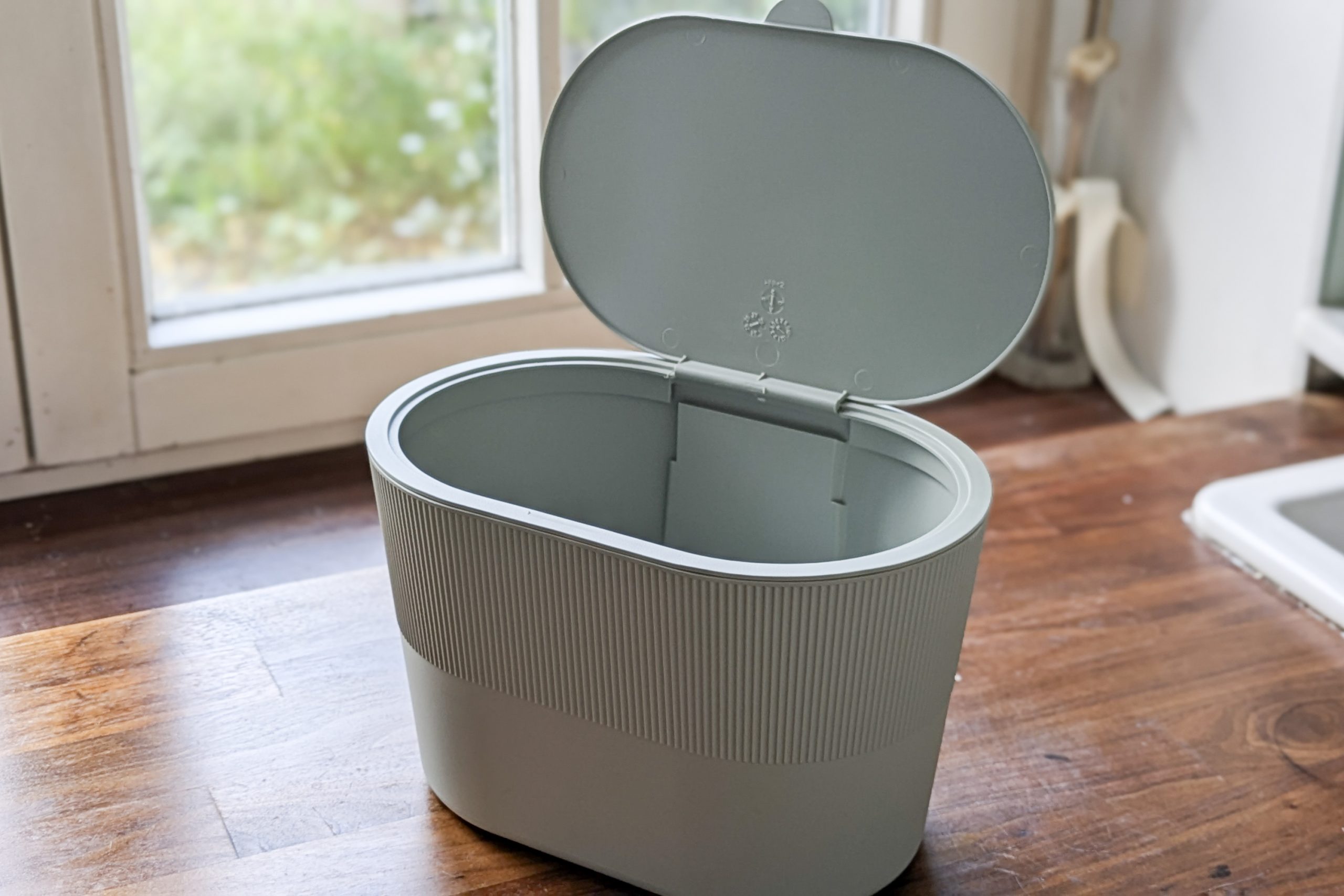 IKEAゴミ箱 IKEAの新作「浮かせるゴミ箱」が浴室・キッチンでも大活躍！生活感ゼロ