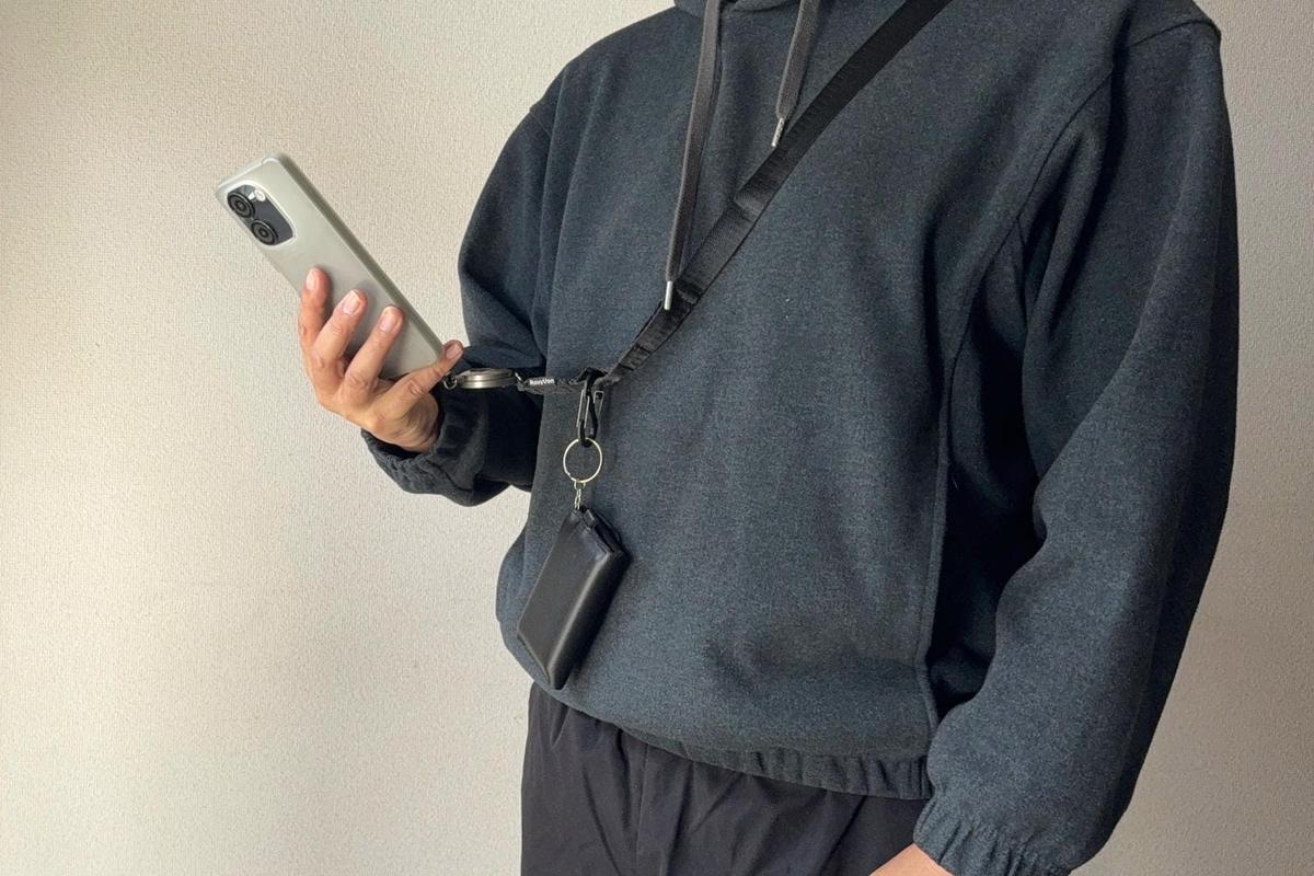 カバンが重いと感じてる人、今すぐこのストラップ試して | ROOMIE 