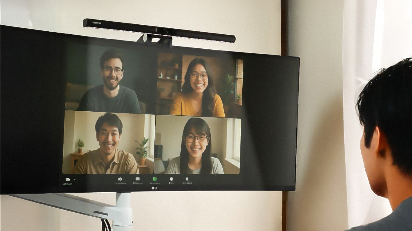 テレワークに嬉しいWebカメラ内蔵LEDライト。デスクもスッキリ、仕事も