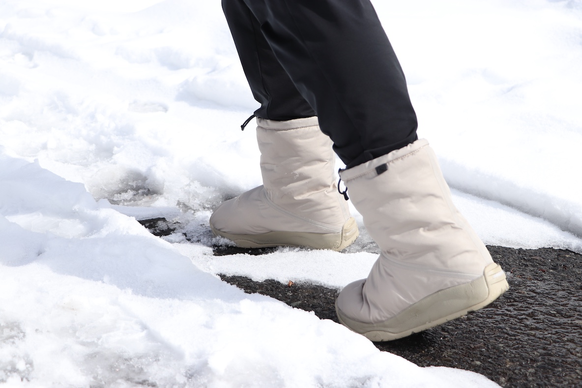 スキー場の行き帰り用にも！ ワークマンの高コスパな「スノーブーツ