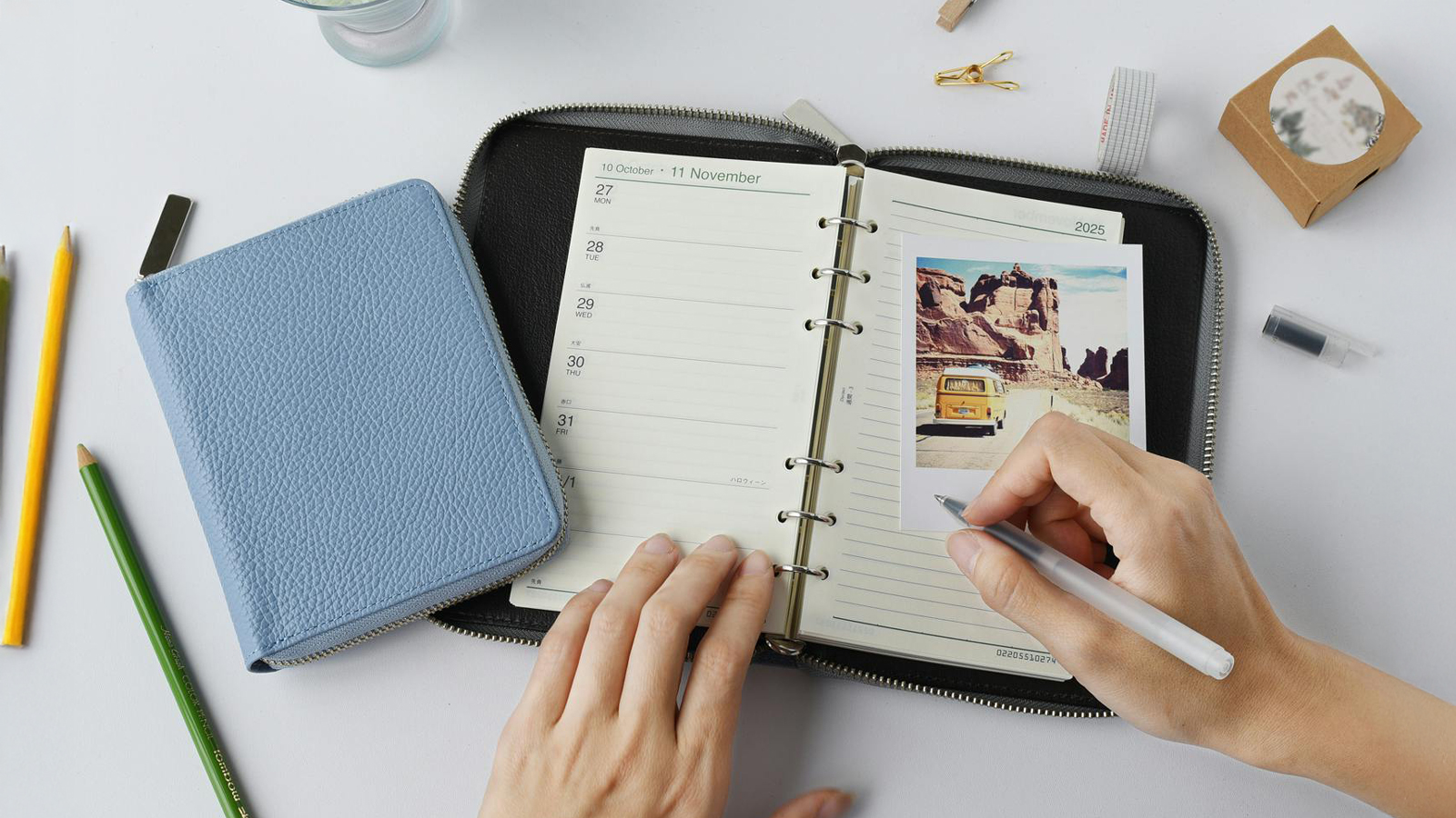 30色から選ぶ楽しさ。段差ゼロで書きやすく、毎日使いたくなる本革手帳