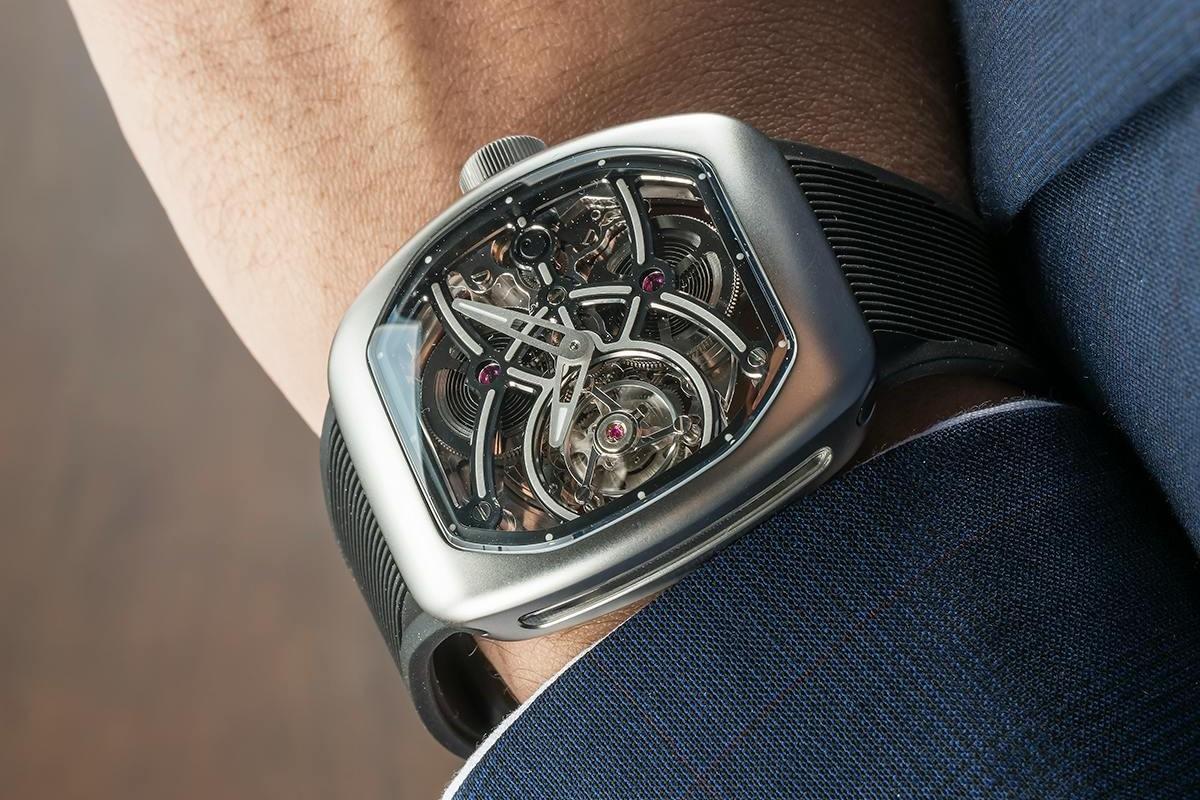 自動巻きなのに、ここまで透ける。古典と現代が融合した100本限定の