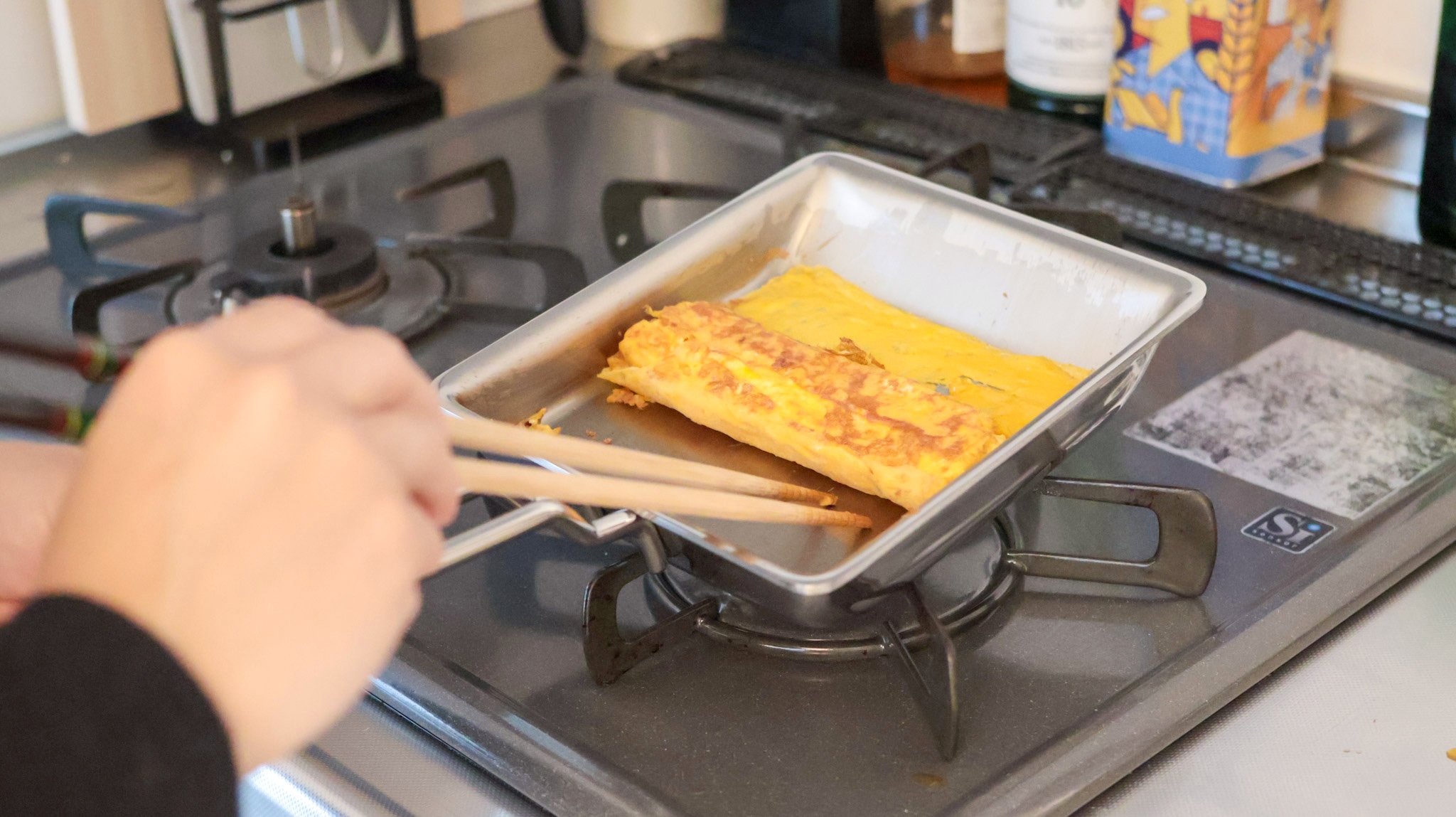 フライパンを変えただけで、こんなにきれいな卵焼きができるとは！料理