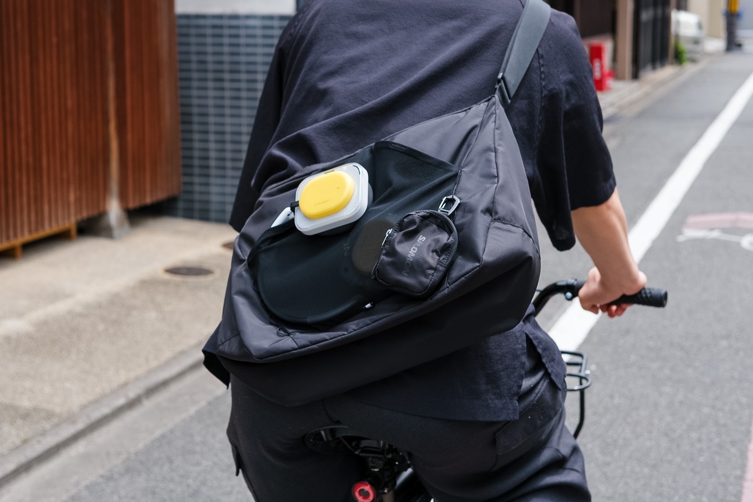サロモン ACS SHOULDER BAG】背中が蒸れないのが快適な大容量バッグ