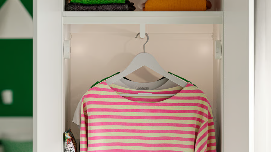 スマホのライトやめました。IKEAのセンサーライトで、クローゼットが