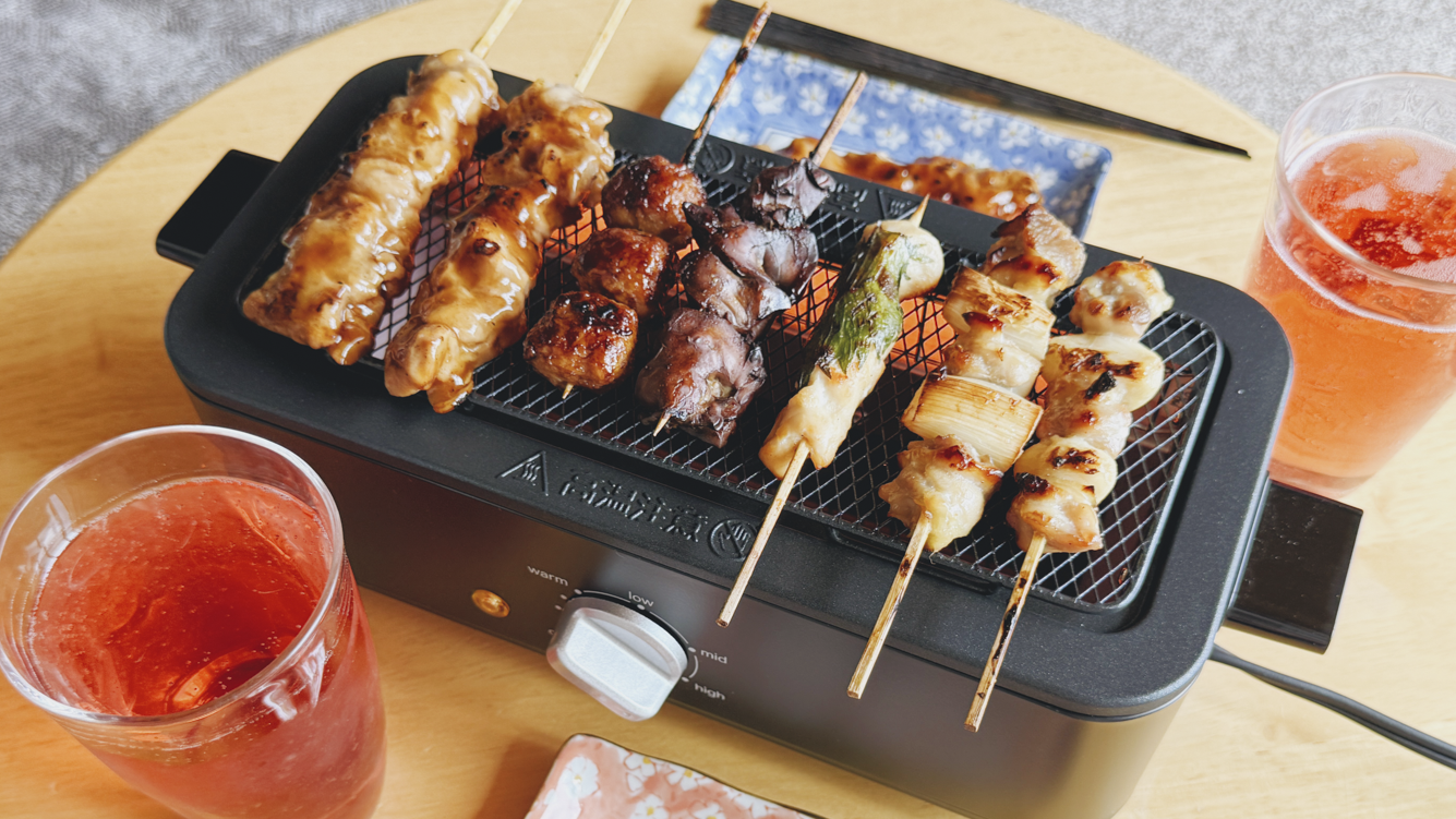 子どもと一緒におうち焼き鳥。山善の電気七輪で煙や油ハネを抑えて