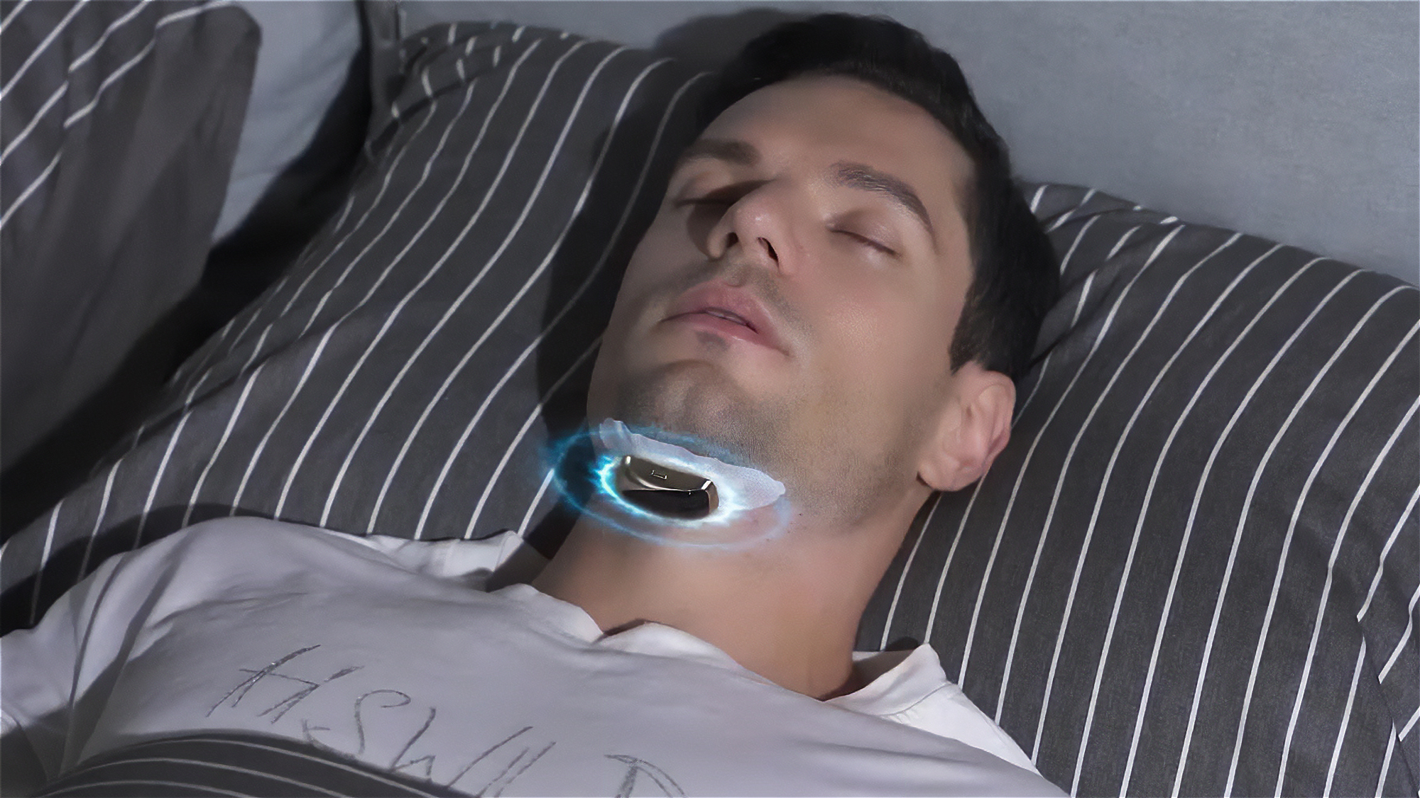いびき対策に SLEEPMi massager イビキ いびき対策、貼って寝るだけで。AI×EMSで止めるお手伝いをしてくれるん
