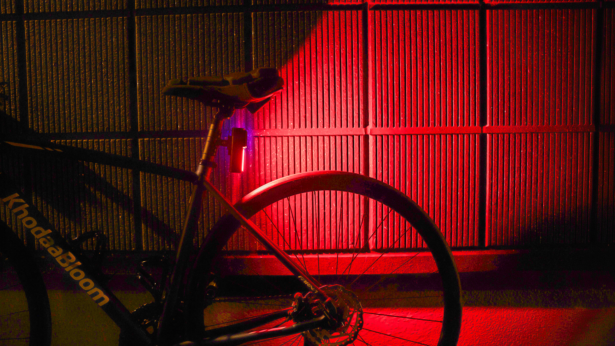 自転車に“後ろの目”をつけてみた。車道の怖さが減って、ライドが快適に