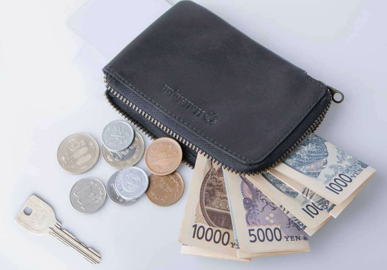 ミニ財布に不満がある人ほど試してほしい革小物。「財布どこ？鍵どこ