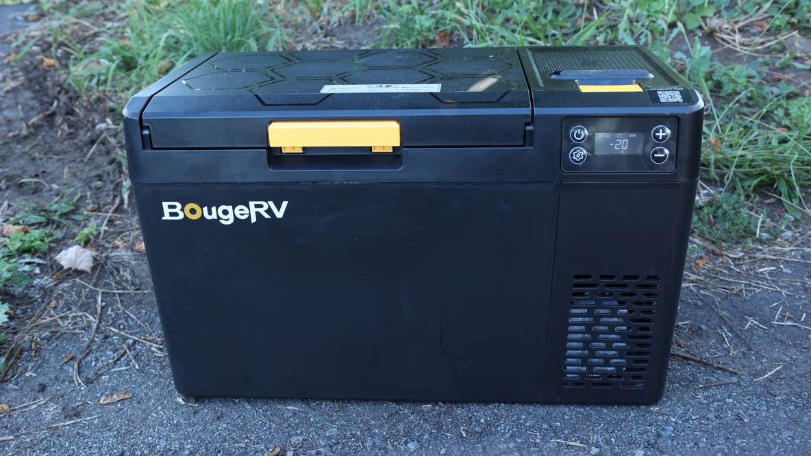 BougeRVの「スマホ充電もできるポータブル冷蔵庫」が凄い。気温30℃の