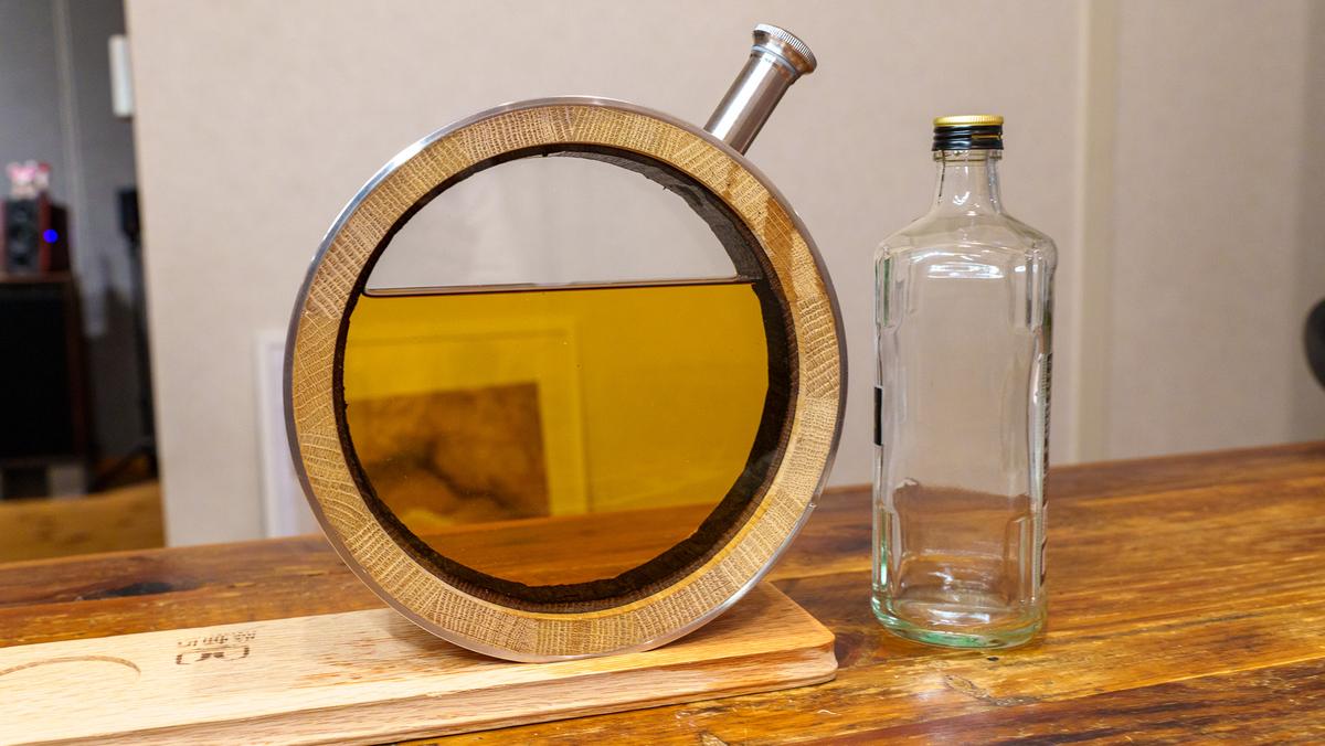 樽の中って、こうなってたのか。熟成が“見える”ミニ樽で、ふだん飲みの