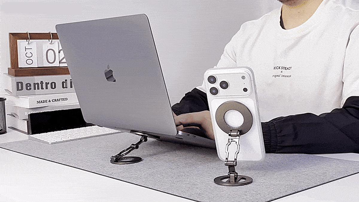 もうスマホの角度にモヤっとしない。3軸ヒンジで狙った角度にピタッと