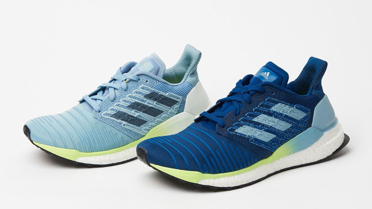 《SOLARBOOST》初マラソンに挑戦するランナーのために開発されたランニングシューズ。メンズ:22.0〜33.0cm、ウィメンズ:22.0〜29.0cm。価格:17,000円。