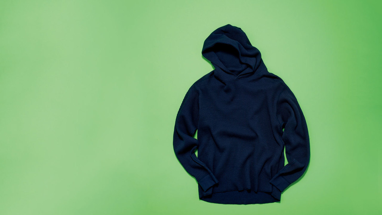 少し長めの着丈でゆったり着用できるTHE NORTH FACE PURPLE LABELのサーマルパーカ