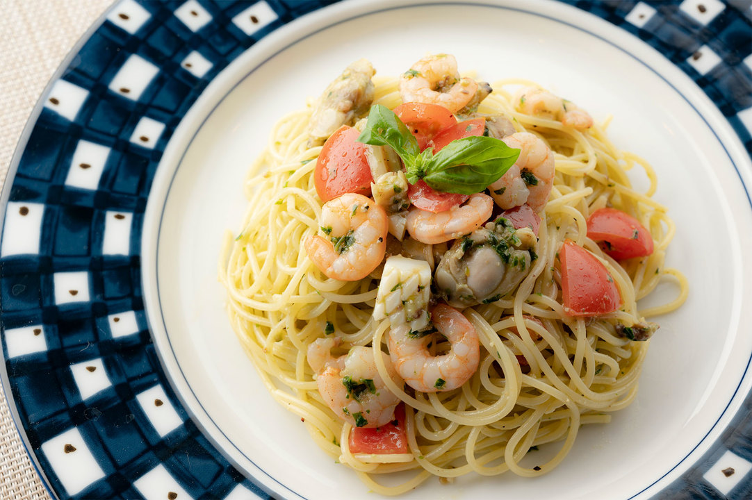 バジルペーストと魚介の冷製パスタ