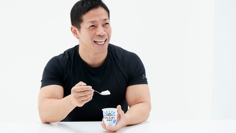 魅力はタンパク質密度の高さ! 岡田隆先生が《明治 THE GREEK YOGURT》を愛するワケ