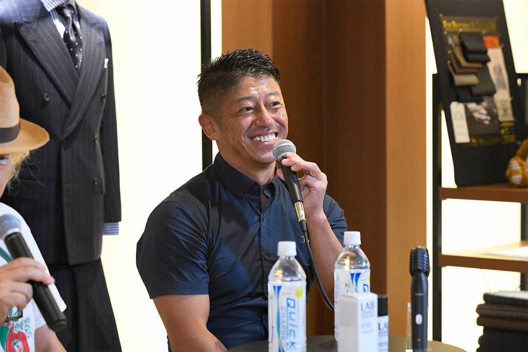 『Tarzan』でおなじみの白戸拓也さん。日本フィットネス界の創成期からトレーナーとして活動を開始。大手フィットネスクラブで約30年に渡り、クラブマネージャーや教育担当を歴任。プログラム開発やインストラクター育成にも積極的。