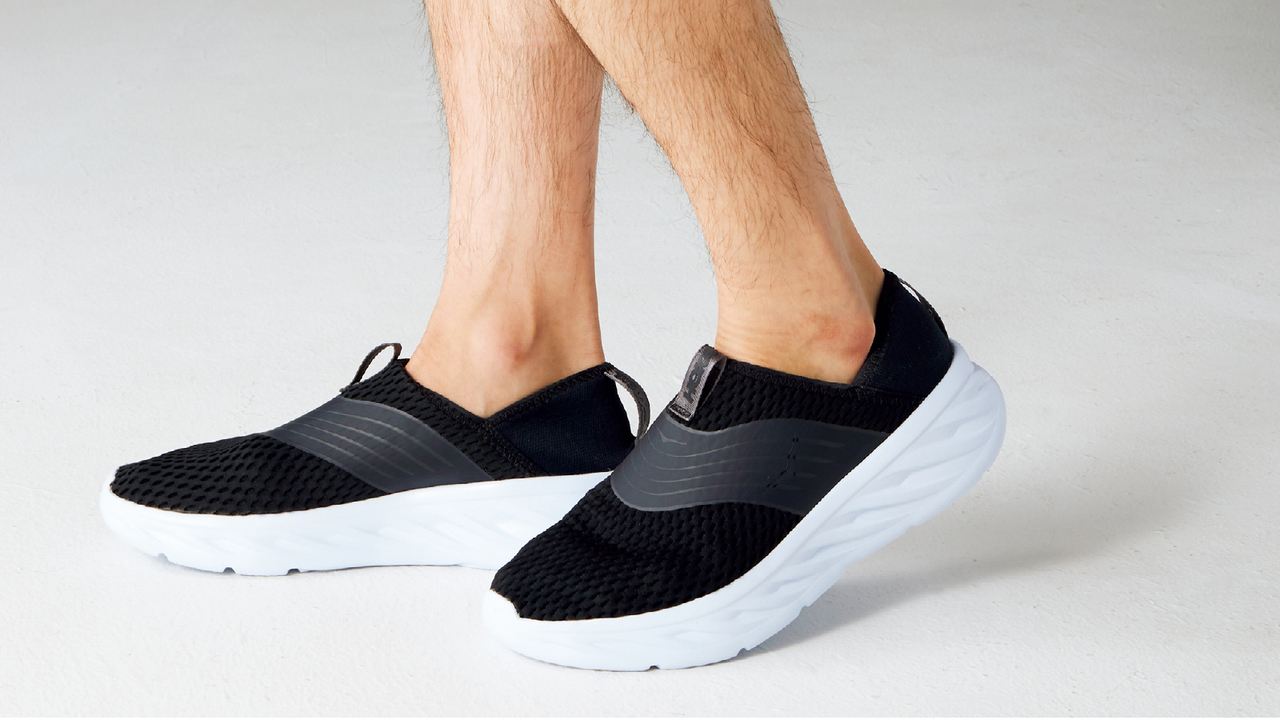 ホカ オネオネのORA RECOVERY SHOE