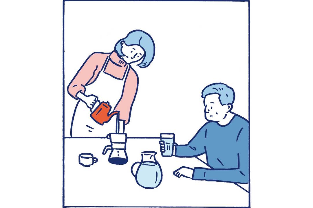 コーヒーを飲む様子