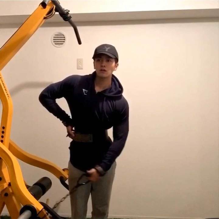 松下▽(ぎゃくさんかっけい)のケーブルサイドレイズ