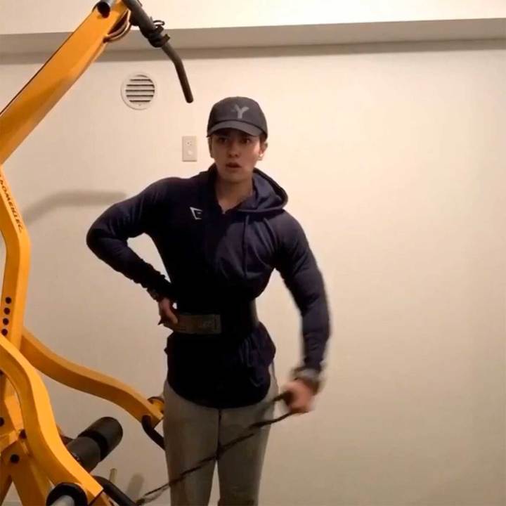 松下▽(ぎゃくさんかっけい)のケーブルサイドレイズ
