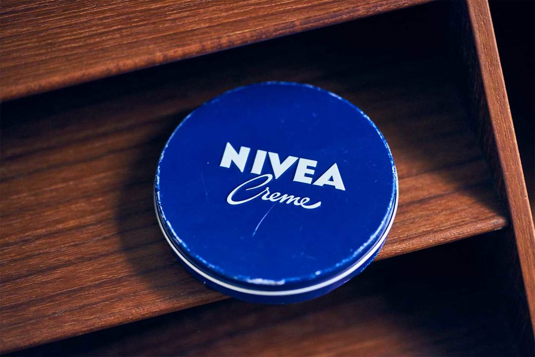 〈NIVEA〉ニベアクリーム中缶
