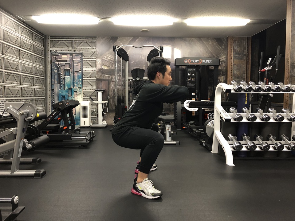 お尻に効かせるスクワットフォーム