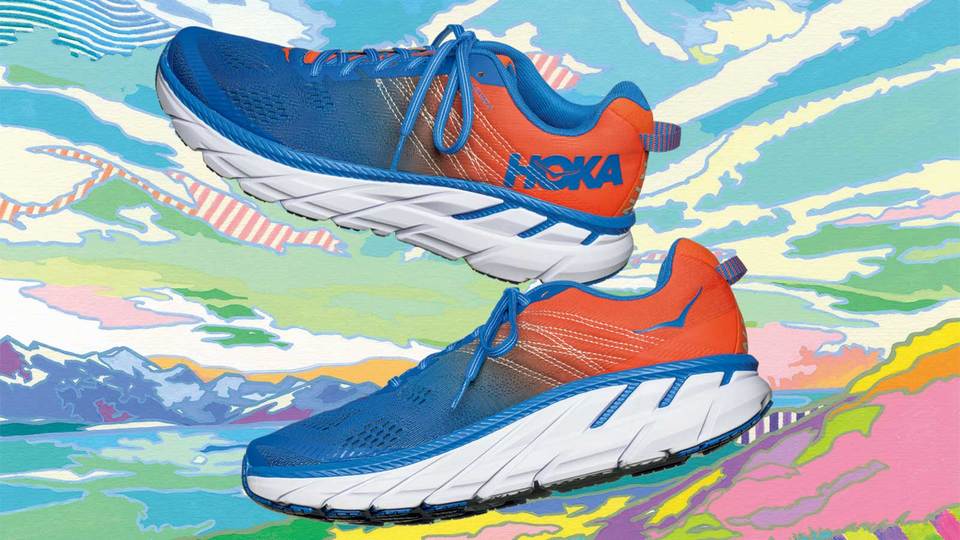 〈HOKA〉の代表モデルに新色登場! 柔らかく軽い究極の履き心地《クリフトン 6》でダッシュしよう