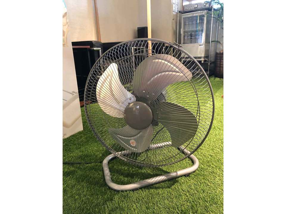 中野ひろゆきさんのジムに設置された大型扇風機。