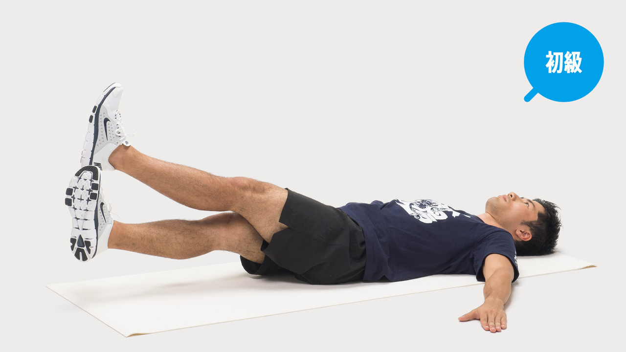 腹トレ 10冊の ターザン を足で挟めば腹筋群下部に効く 帰ってきた清水道場 Tarzan Web ターザンウェブ