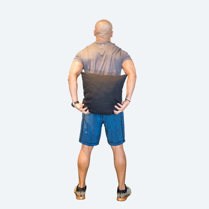 30秒で自分の動けるレベルを再確認 ええやんトレ レベル1 クッション 枕編 Tarzan Web ターザンウェブ